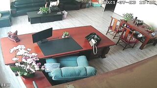 IPCAM 여자 회사대표 직원과 사장방에서 불륜 1 (1)