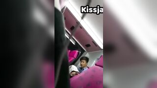 버스 뒷자석에서 물빨하는 어린것들
