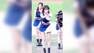 이쁜 치어년 가슴골
