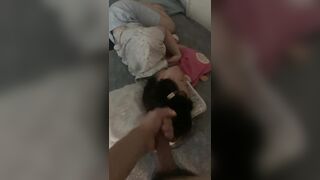 친동생 잘 때 얼굴에다가 딸 치는