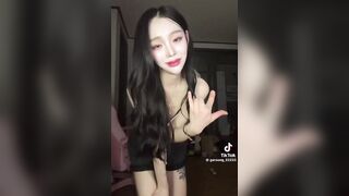 살짝 보이는 이쁜 틱톡녀