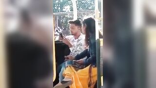 우연히 찍힌 놀이동산 음탕 커플