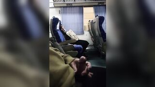 KTX에서 여자 보면서 딸치는 미친 쎅