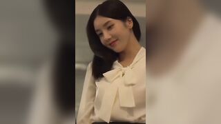권은비 키스신