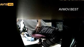 자위몰래찍기_자위하는 누나 책상아래.