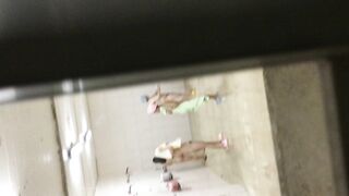 希少【大学トイレ】女子大生の公衆トイレ入浴を命がけで盗撮 5V ipcam (2)