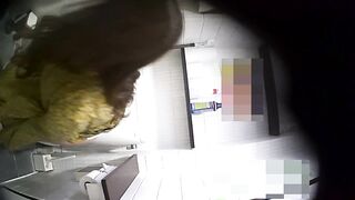 激カワJD＆美人ギャルのスケベなおしっこ姿を真正面から・・・カメラの前でパンツを下ろす姿が ipcam