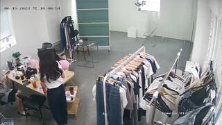 【ハッキングカメラ】衣料品店のモデルがプロモーション目的で衣装を着替えて写真を撮る【オリジナル版】 ipcam