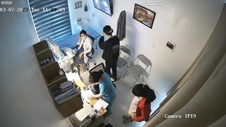 【大神整理合集】妇科诊所阴道检查+医生针管捅阴道+B超+脓胸术+处女膜修复术+无良医生猥亵麻醉美女摸奶二指禅捅逼+用鸡巴合照279V ipcam 2 (5)
