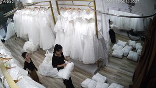 【割れ目カメラ】お腹が膨れ大きな胸が波打つ小さな妊婦がウエディングドレスを試着【某部屋オリジナル版】 ipcam