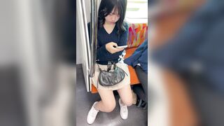 【再販】エロすぎるショーパン&ミニスカ美女、２名の美人お姉さんの生脚を真上から見まくり ipcam (2)