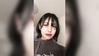 【素人】高画質版(未劣化)LIVE配信のあのコ。アヘ顔でオナったり、身体をゴシゴシみたり編【流.出】 jav jvip (4)