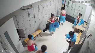 【破解摄像头】舞蹈生更衣室，舞蹈生情侣互摸搂抱（2） ipcam 3 (7)