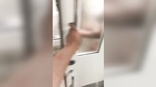 일본 워터파크 샤워실 문열기