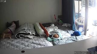 【家庭摄像头】寂寞眼镜少妇深夜忍不住自慰[某房原版] ipcam