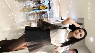 ナショナルデースペシャル：CDマスターの隠れた逸品❤️ ショッピングモールで撮影された、JKの短いスカート、セクシーなサスペンダーストッキン ipcam