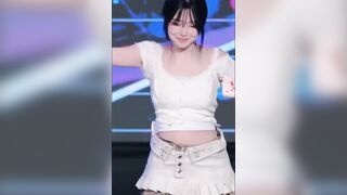 백지헌 가슴골