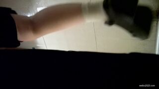【トイレ盗撮】正面からのパノラマ撮影：太った女の子がおまんこを綺麗に拭いている【某サイトからのオリジナル版】  ipcam (1)