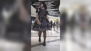 洋服店のCDデニムスカートの女の子…白の細袖トップスに陰毛露出、前面と背面の写真 ipcam 2