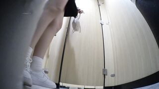 █マジックハン​ズ☛外部購入█✅【プレミアムトイレショット】《美女の着替え》[とあるお宅のオリジナル版] ipcam (3)