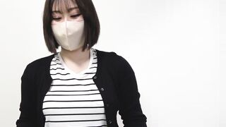 【集荷客胸チラ】美人客が伝票記入中に胸チラブラの隙間から乳首丸見えでした。 ipcam