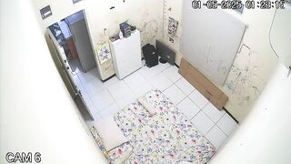 ハッカーが自宅のウェブカメラをハッキングし、本番に入る前に挿入や自慰のための小道具を常に必要とするカップルの日常の性生活を密かに撮影 china ipcam (8)