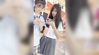 制服姿のJK女子高生がクラスメイトと買い物中。肌色のストッキングと薄い色の下着（前面と背面） ipcam