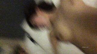 자는 줄 알고 자지 넣었는데 급반응 보 korean porn vip이는 여자