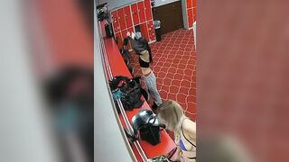 【カメラ】楽屋楽屋❤️可愛い子は着替えて服を脱いでから脇に香水を吹きかけます ipcam