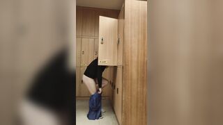 【温泉コーナー】若い女性の白い肌に紫のブドウが映える姿が多かった ipcam (4)