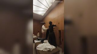 【温泉編】スレンダーな身体と二つの巨大な胸を持つ驚くほど美しい若い女性 ipcam (2)