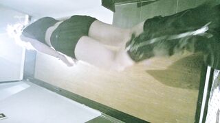 非常に挑発的な衣装を着たダンサーが、帯下を拭かずにズボンを履いていた ipcam