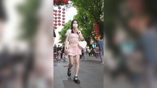 ぴったりとしたペンシルスカートでパンティラインが丸見え…セクシーな花柄、細いウエスト、露出した陰毛 ipcam 2