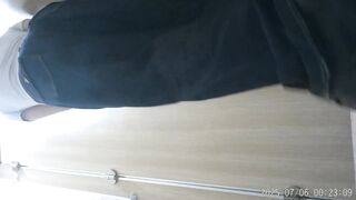 11月に流出した新しい映像❤️は、エンターテイメント会場の女性用トイレで撮影された高解像度の映像のようで、主に若くて可愛いブロンドヘアの女 ipcam