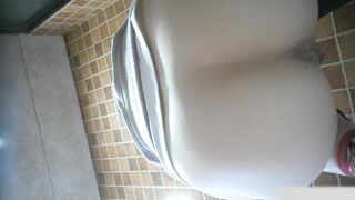 【トイレ盗撮】パイパンおまんこ脱糞、肛門開閉3V ipcam (2)