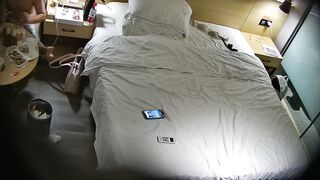 10-19 ホテル HD 隠しカメラ映像 ❤️ 最高級のコントラストの雌犬、メガネをかけた後輩の女の子が熟練した小娘のように彼氏にトレーニングされ ipcam (7)