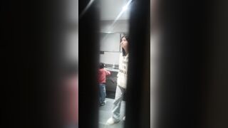 新しく流出した[トイレ映像]❤️ 高度に編集されており、複数のカメラが20人以上の女性の排尿を捉えています ipcam (1)