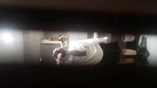 新しく流出した[トイレ映像]❤️ 高度に編集されており、複数のカメラが20人以上の女性の排尿を捉えています ipcam (14)