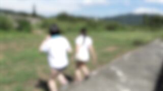 スク水こっそり撮影2！濡れ濡れスク水のプリケツ・おま⚪︎こがっつり！川ではしゃぐ夏女子2人がかわいすぎる voyeur jp