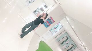 流出したばかり❤️ 精巧な手持ちトイレカメラ！とある広告会社の女子トイレに潜入した凄腕カメラマンが、 ipcam