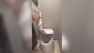 デパートのトイレでこっそりオナニーしちゃうJK110 jav jvip 8