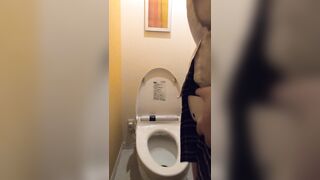 デパートのトイレでこっそりオナニーしちゃうJK114 jav jvip 7