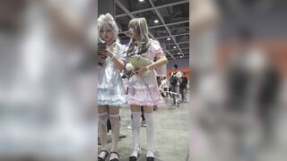 メイドさん2人が肌色のストッキングと白い下着を身につけてお買い物に出かけ、お菓子やCDを買ってきました ipcam 2