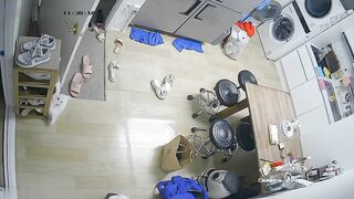 【「悪徳家主」シリーズ：ティーザー版 ❤️ リアルこそが真髄】家主が密かに盗撮――美しい女性入居者の入浴、着替え、自慰、そして毎日の「お持ち帰 ipcam (1)
