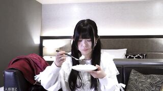 FC2PPV 4867745 【素人初撮り】すみれ(18)163cm47kgDcupで最高にかわいい。本当はダメらしいけど、結局メタボ中年のキスも中出しもアナル貫通も受け入れてしまう jav