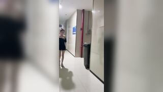 Magic Hand  外部入手  プレミアム「トイレ盗撮」映像：「高画質・無毛の美女（ホワイトタイガー編）」 — 36本 toilet 2 02