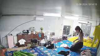 最新ハック流出：ウェブカメラ盗撮映像 ❤️ 多角度からの覗き見 — 寮で着替えるクラブホステスたちを隠し撮り（美女たちの競演） ipcam 3 04