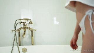 Tessa Fowler Nude Bath Tub Tease OnlyFans Video Leaked - Leak