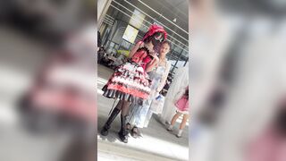 KFCのプロが、おもちゃ屋でブラインドボックスを選んでいる小学生の女の子をこっそり撮影した。ピンクのレースで縁取られた箱の真ん中に濡れた部 ipcam 2