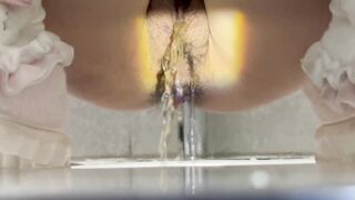 【トイレ盗撮】強引な撮影と照明 — スマホの鮮明なピントがマンコとアナルを丸出しに toilet 1 01